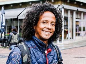 På Götgatan, på väg söderut. Ett underbart, öppet ansikte. Han undrade varför jag tog bilder, fast när jag lyfte kameran mot honom log han mest. 
On Götgatan, heading south. A wonderful, open face. He wondered why I was taking pictures. Yet, when I raised my camera he directly gave me this radiant smile.